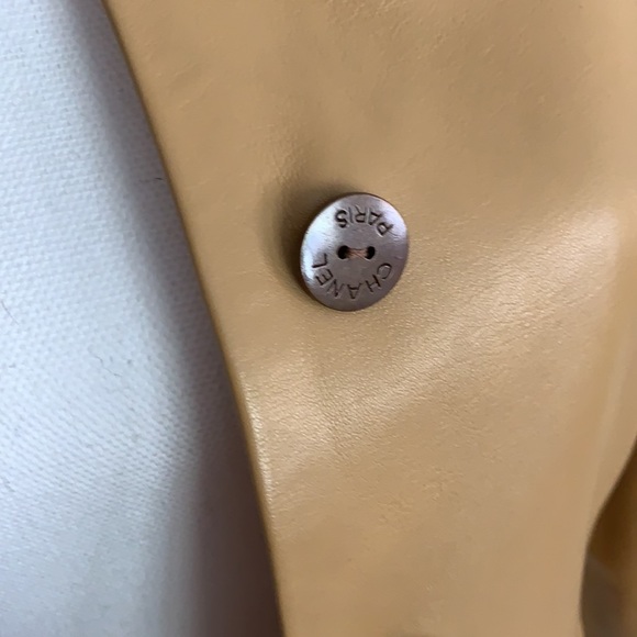 Chanel Leather skirt suit with rose gold detailing - Picture 4 of 10